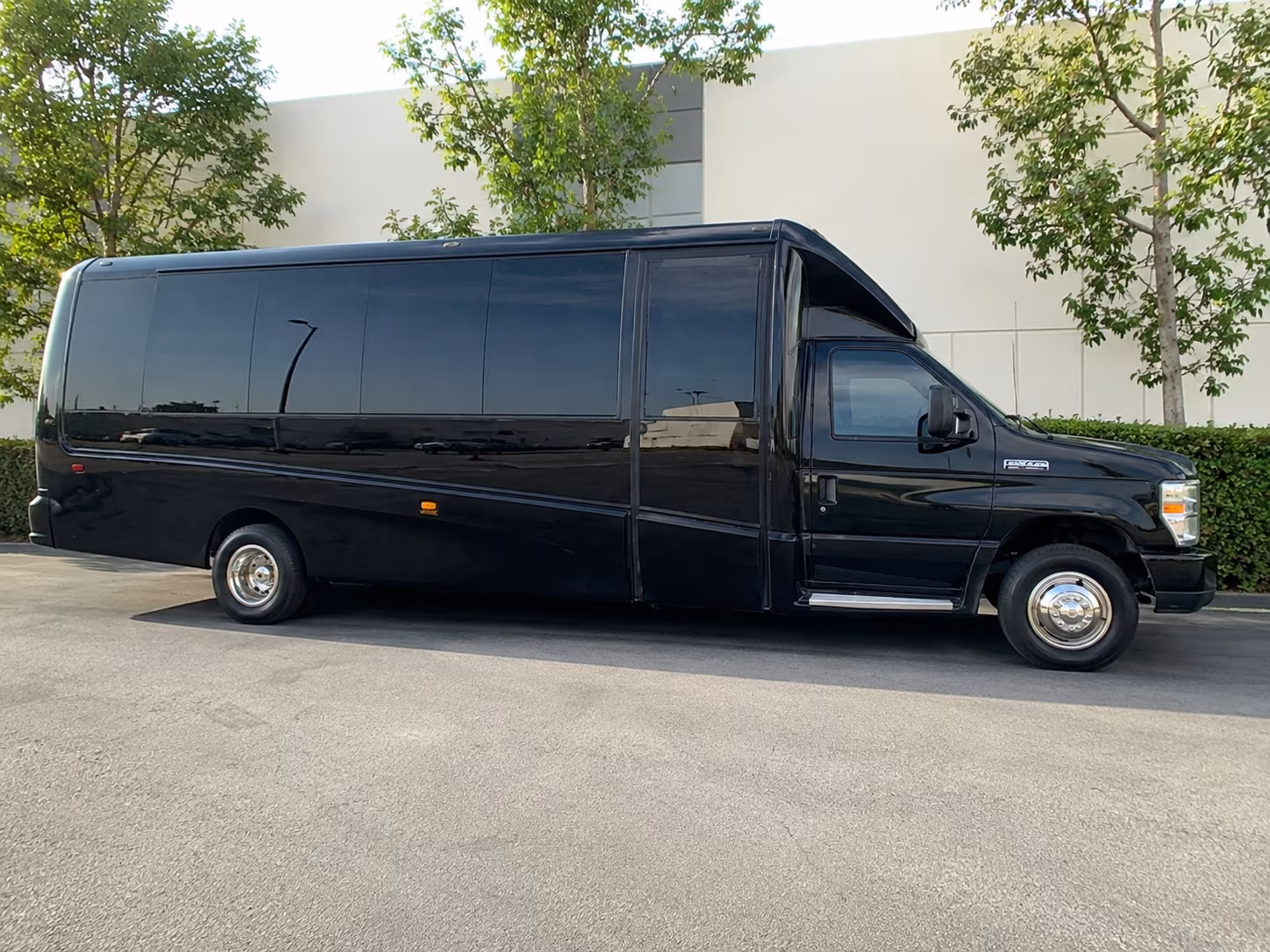 airport transfer buses for rogue valley international medford airport mfr