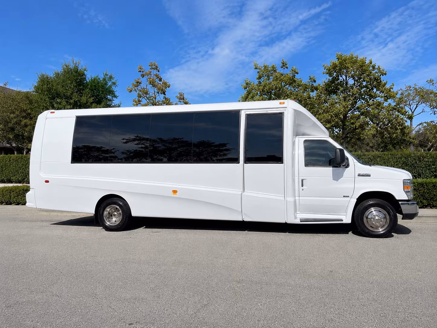 bus rentals for corporate transfers to crater lake klamath falls and beyond