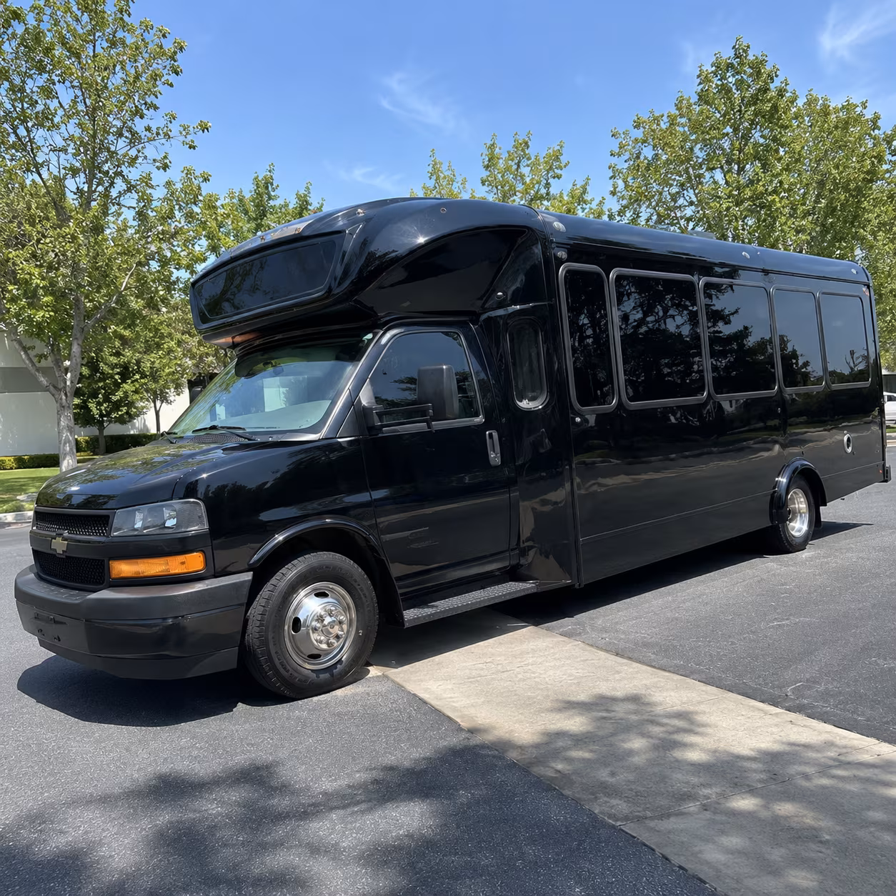 medford 15 passenger party bus