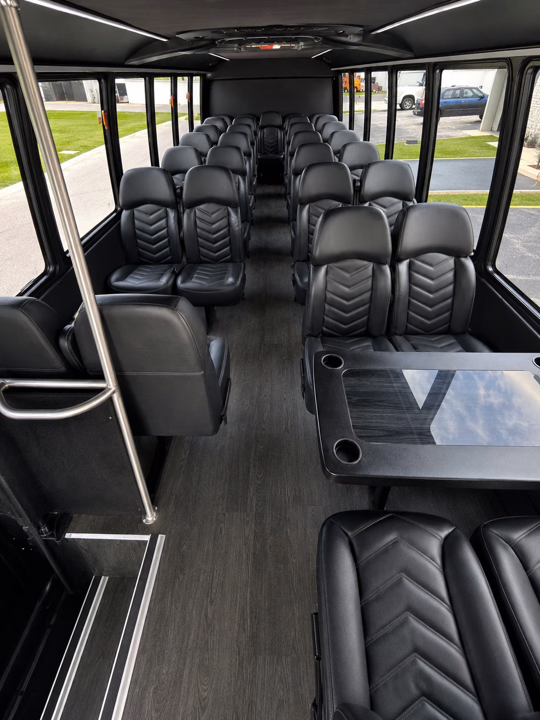 minibus rentals for small group wine tasting in the applegate valley