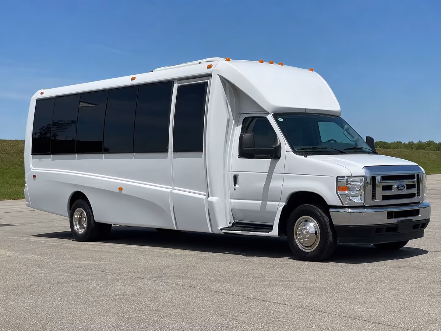 party buses for bachelorette wine tours through the rogue valley