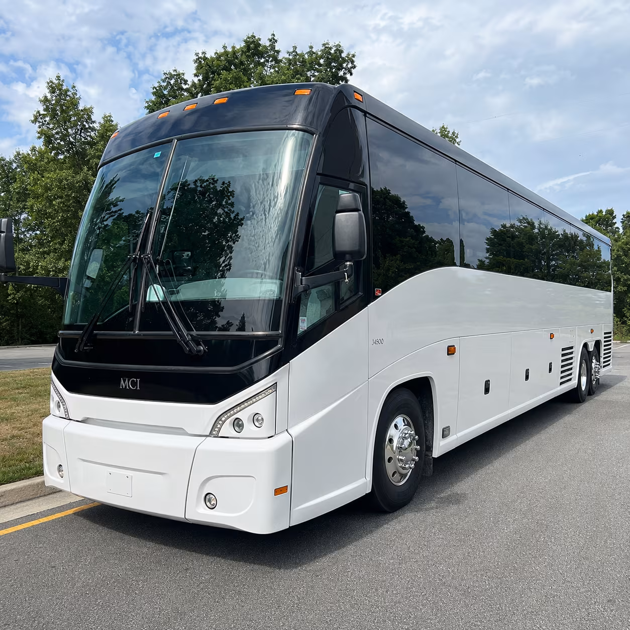 shuttle buses between medford campuses and the rogue valley international airport